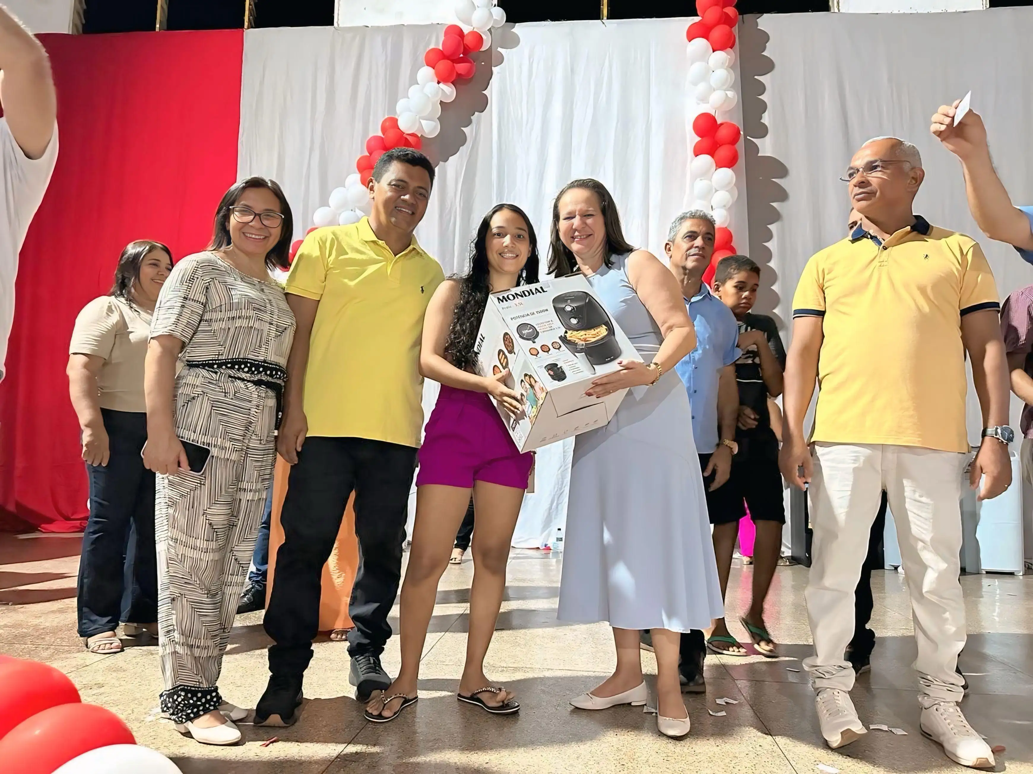 Galeria de imagens - Foto 17 da notícia: Prefeitura de Buriti Bravo celebra o Dia das Mães com grande festa e sorteio de prêmios