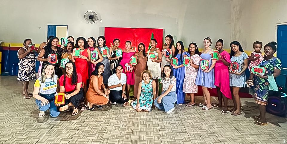 Gestantes Participam de Oficina Natalina Promovida pela Secretaria de Assistência Social
