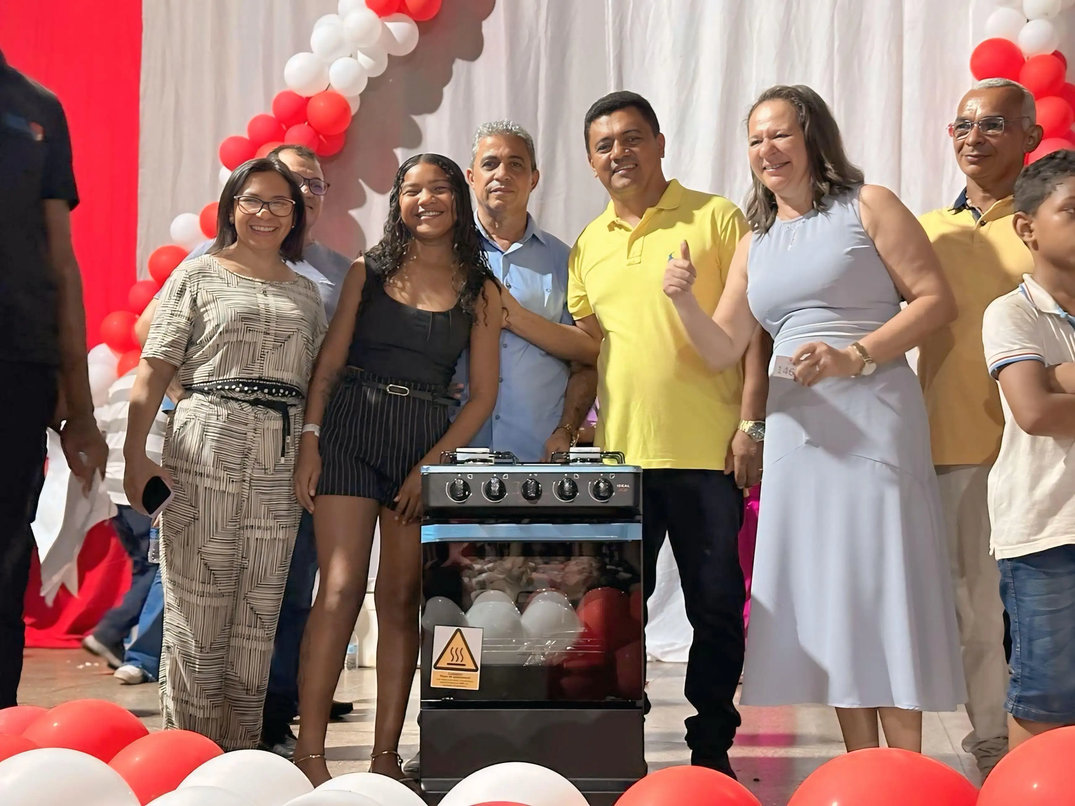 Galeria de imagens - Foto 6 da notícia: Prefeitura de Buriti Bravo celebra o Dia das Mães com grande festa e sorteio de prêmios