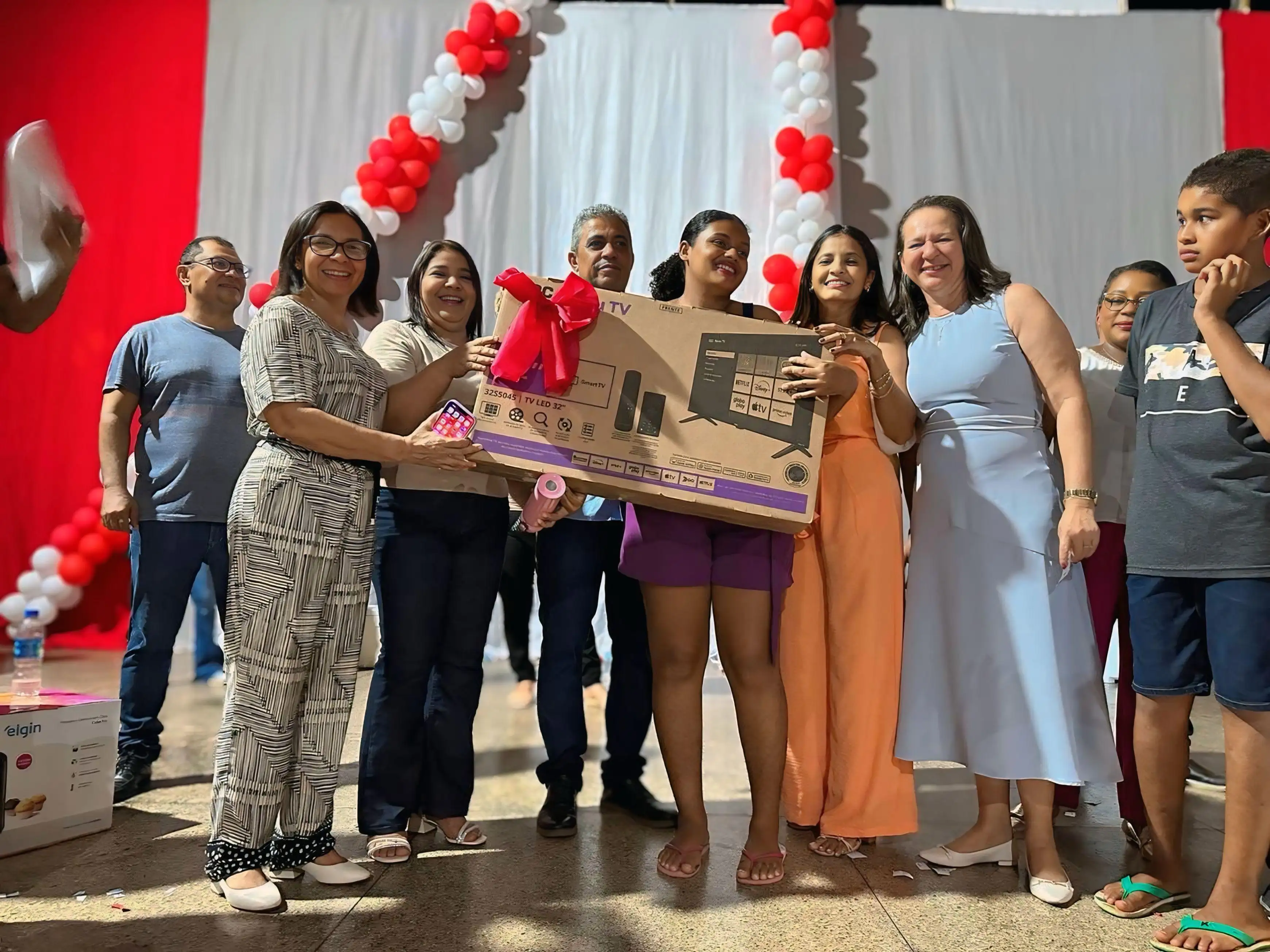 Galeria de imagens - Foto 7 da notícia: Prefeitura de Buriti Bravo celebra o Dia das Mães com grande festa e sorteio de prêmios