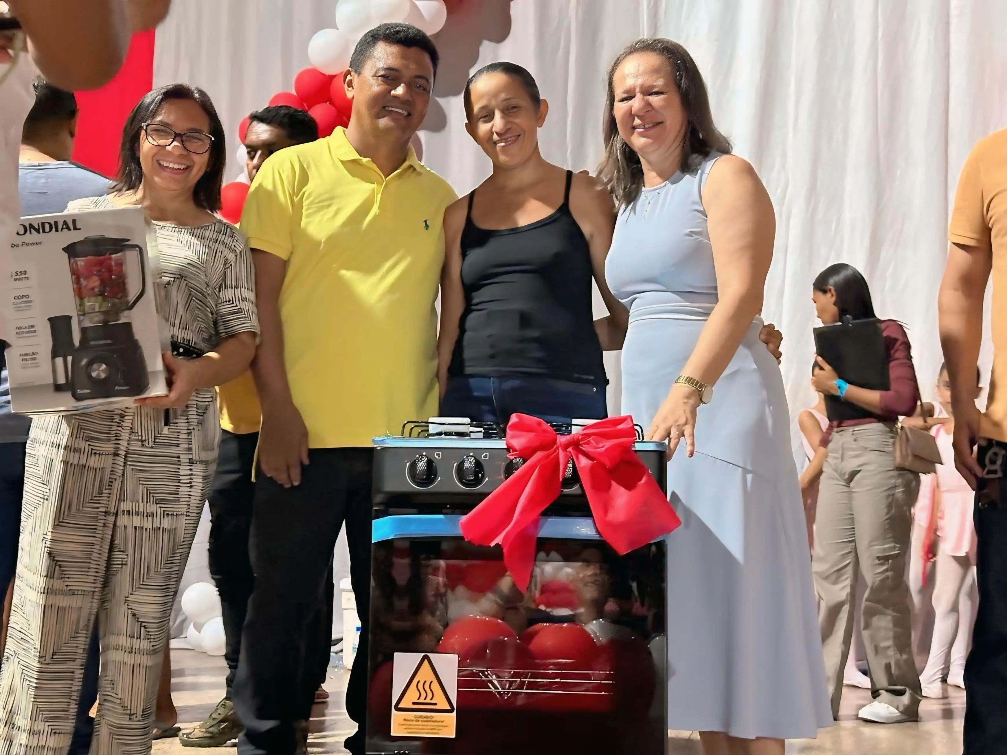 Galeria de imagens - Foto 18 da notícia: Prefeitura de Buriti Bravo celebra o Dia das Mães com grande festa e sorteio de prêmios