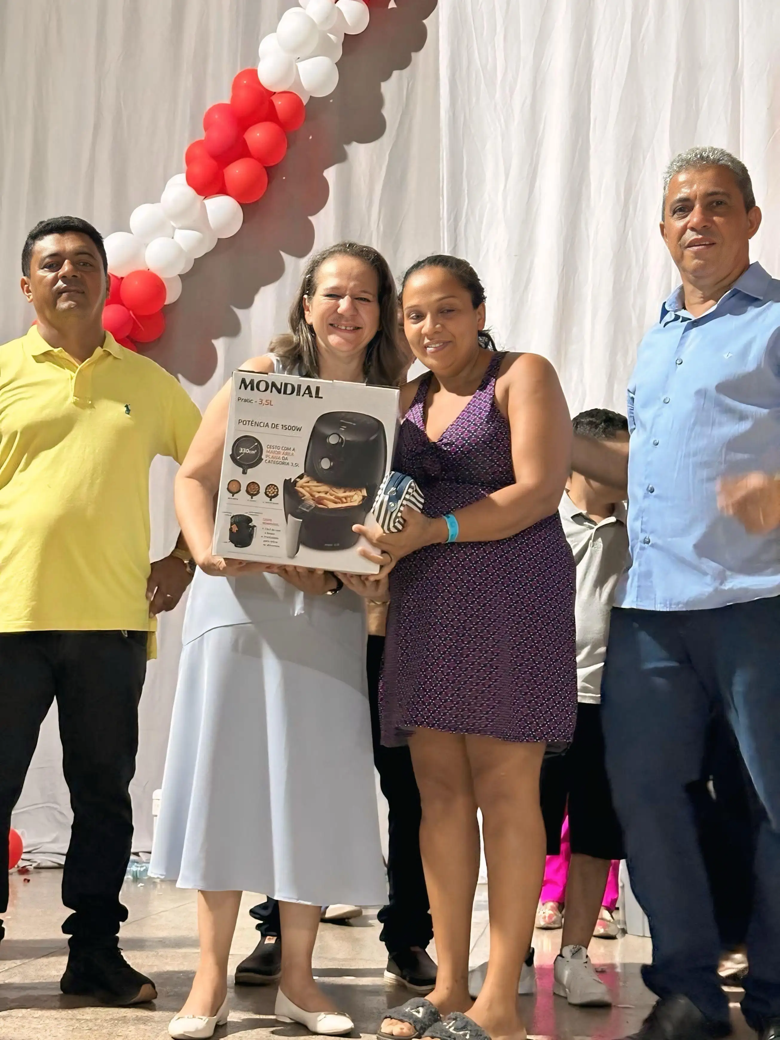 Galeria de imagens - Foto 23 da notícia: Prefeitura de Buriti Bravo celebra o Dia das Mães com grande festa e sorteio de prêmios