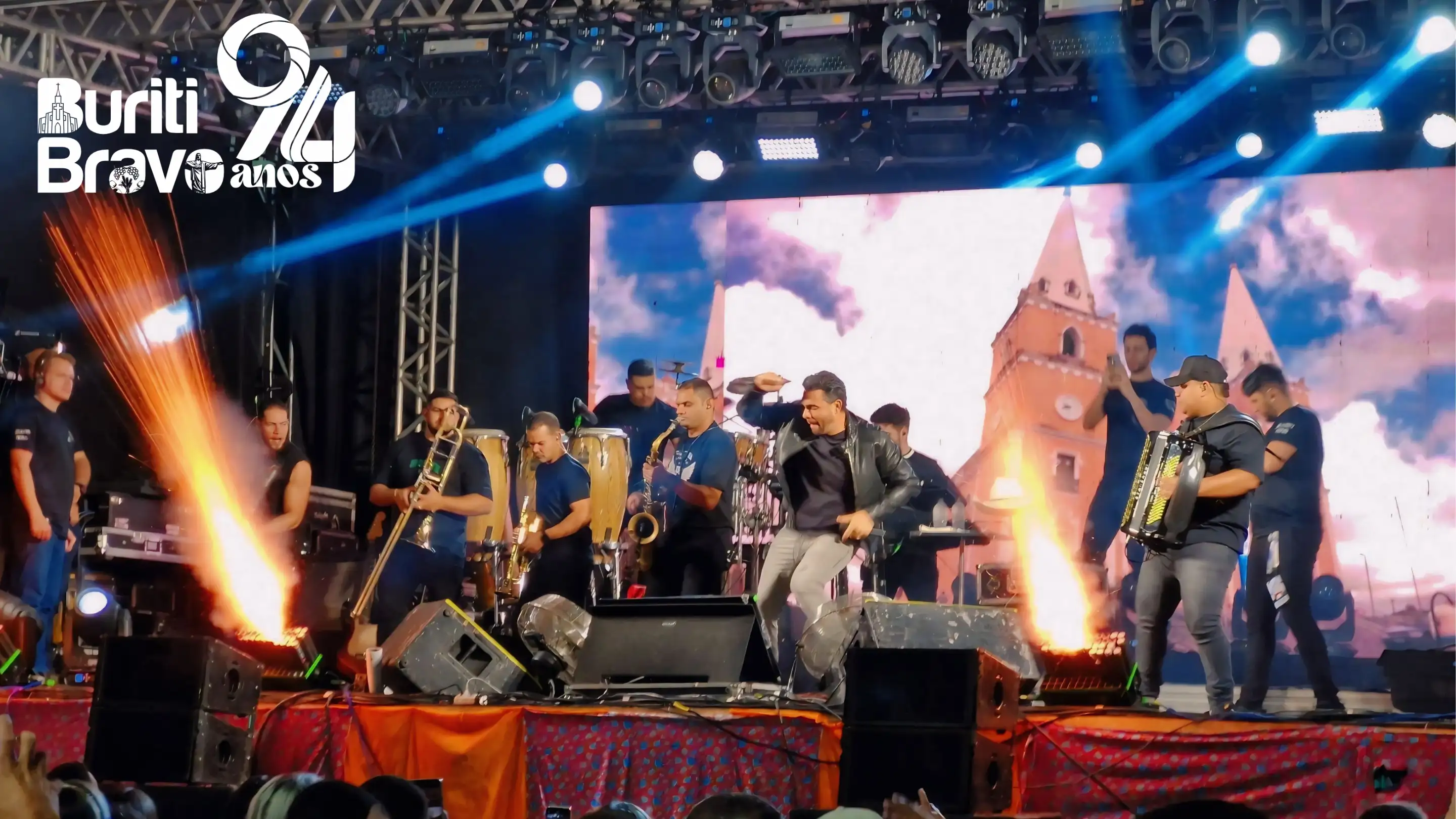 Galeria de imagens - Foto 4 da notícia: Buriti Bravo vibra ao som de Mano Walter na abertura dos 94 anos de emancipação
