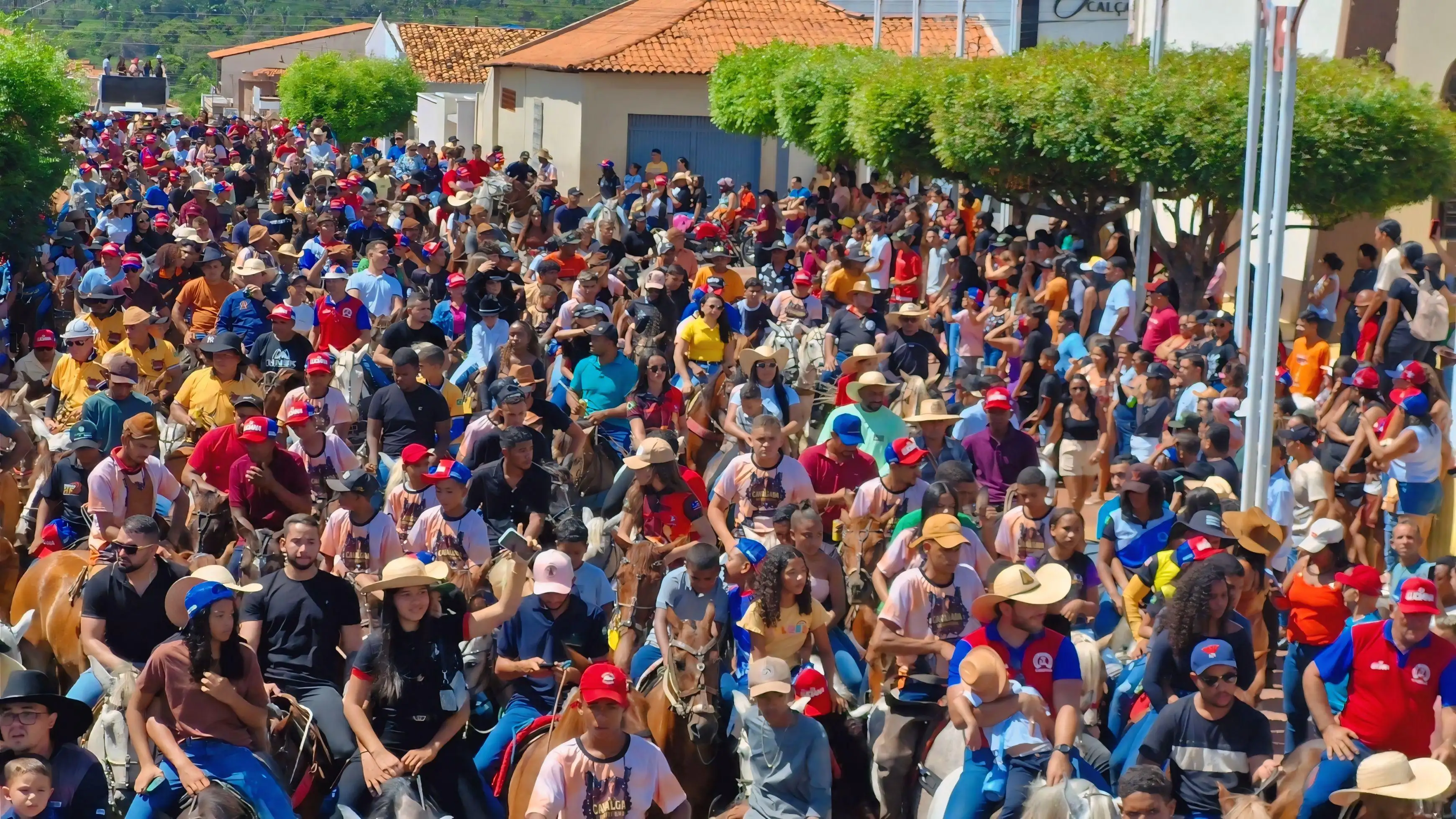 Galeria de imagens - Foto 11 da notícia: XX Cavalgada de Buriti Bravo celebra tradição, fé e cultura sertaneja