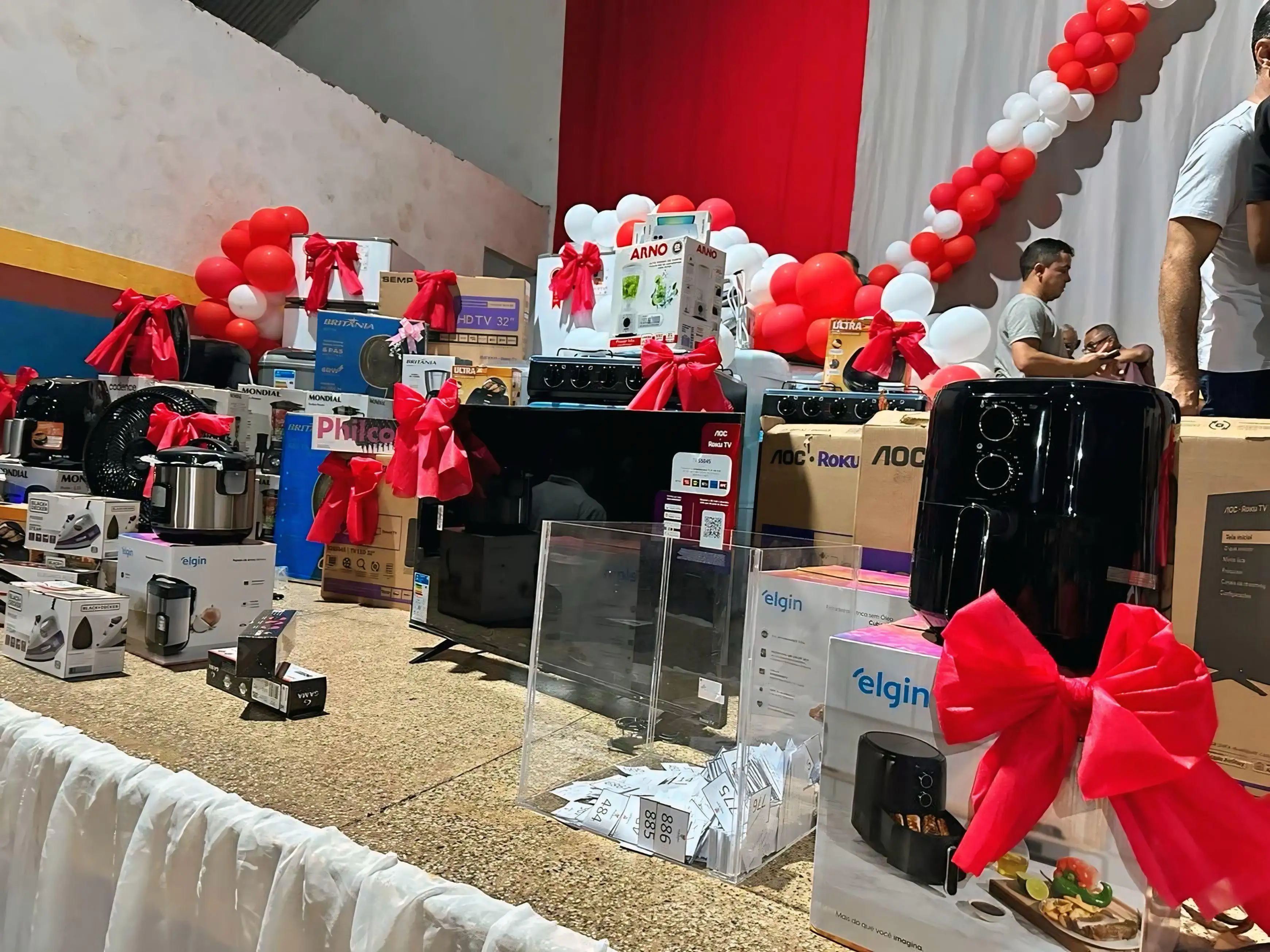 Galeria de imagens - Foto 9 da notícia: Prefeitura de Buriti Bravo celebra o Dia das Mães com grande festa e sorteio de prêmios