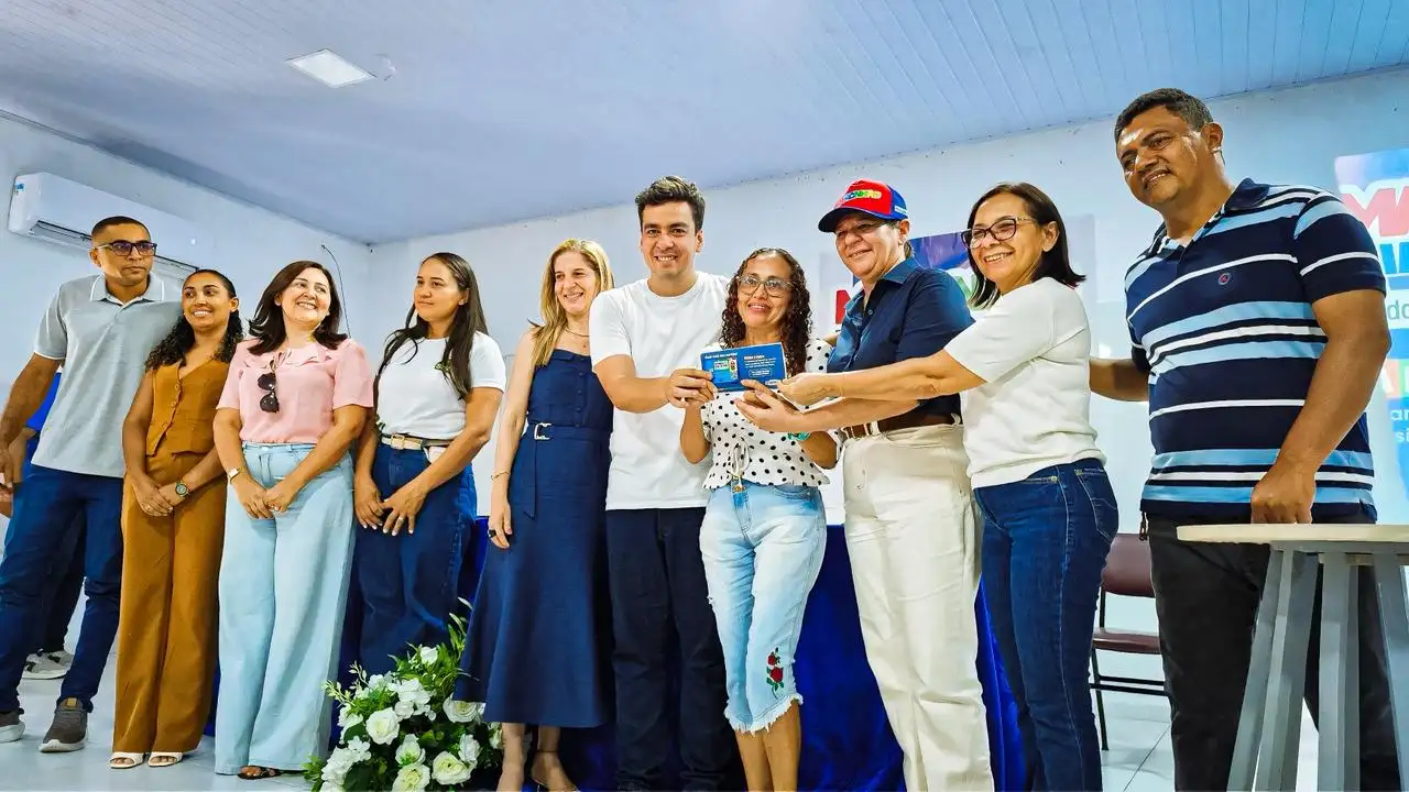 Galeria de imagens - Foto 3 da notícia: Buriti Bravo fortalece combate à fome com entrega de 290 cartões do Programa Maranhão Livre da Fome