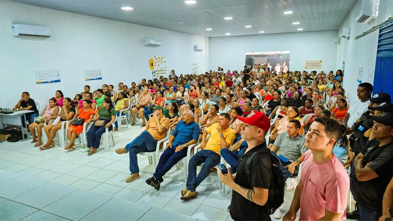 Galeria de imagens - Foto 4 da notícia: Buriti Bravo fortalece combate à fome com entrega de 290 cartões do Programa Maranhão Livre da Fome