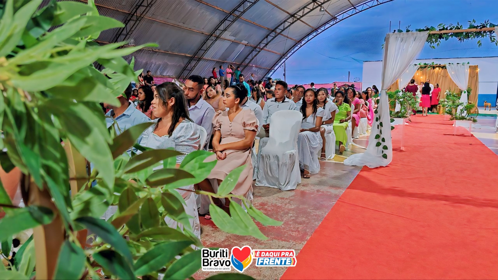 DIA DO SIM! PREFEITURA REALIZA CASAMENTO COMUNITÁRIO E OFICIALIZA A UNIÃO DE 65 CASAIS.