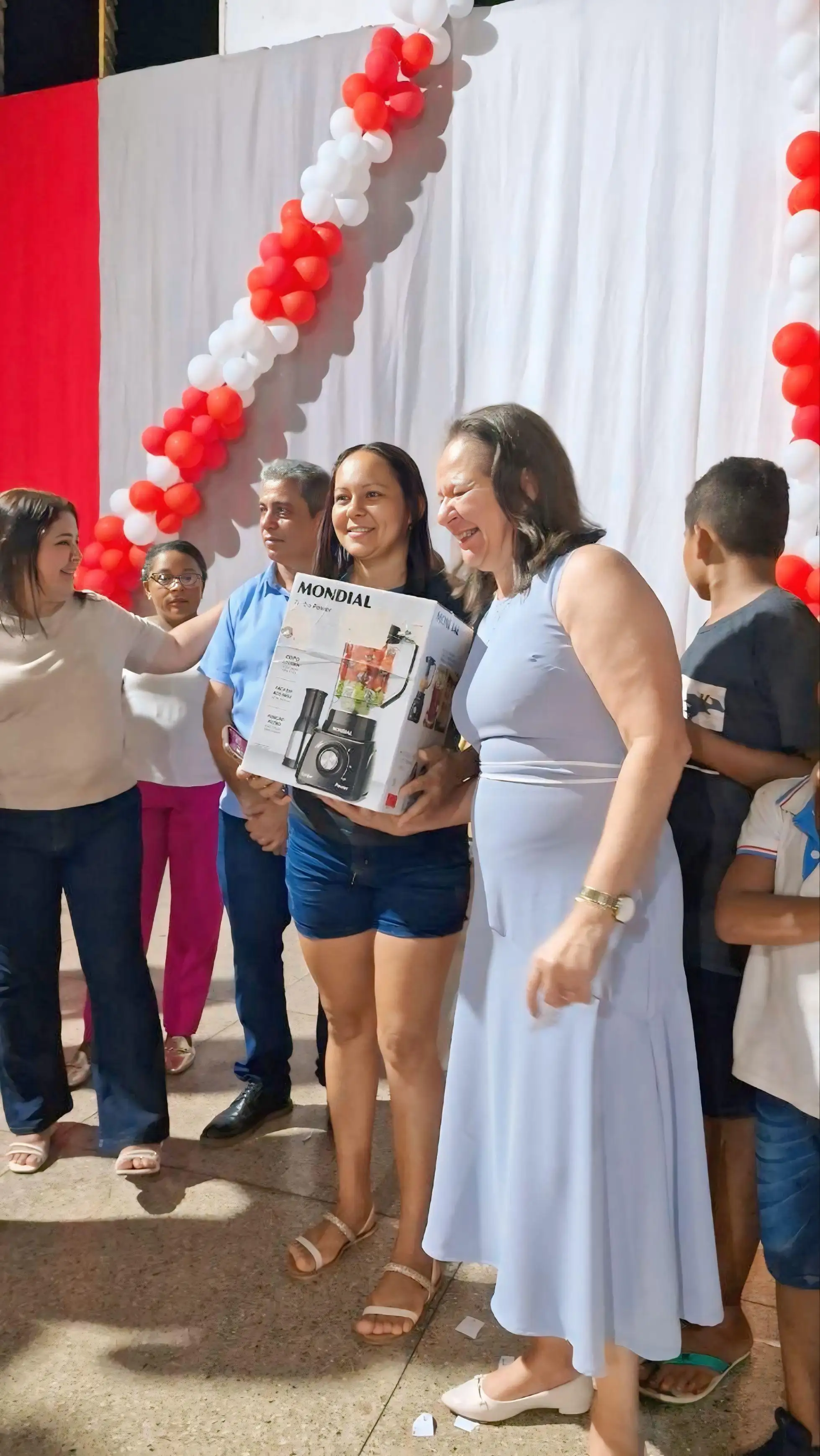 Galeria de imagens - Foto 27 da notícia: Prefeitura de Buriti Bravo celebra o Dia das Mães com grande festa e sorteio de prêmios