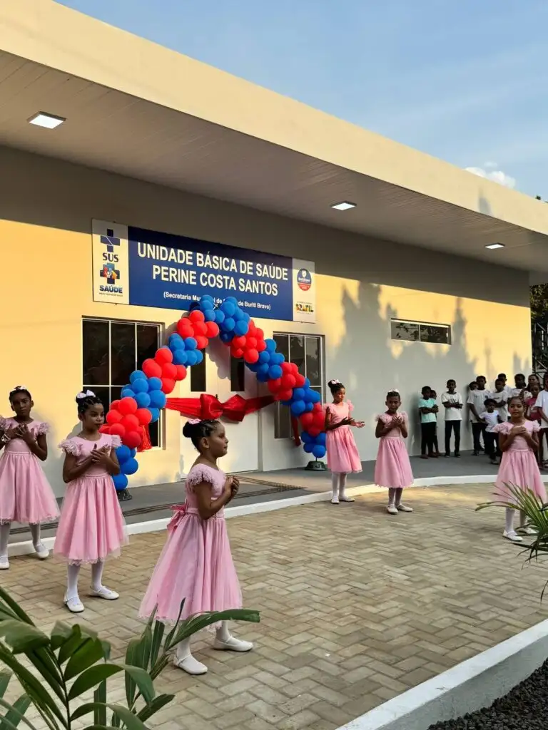 Galeria de imagens - Foto 9 da notícia: Prefeita Luciana Leocádio entrega UBS no Povoado Coluna e anuncia novos benefícios para Buriti Bravo