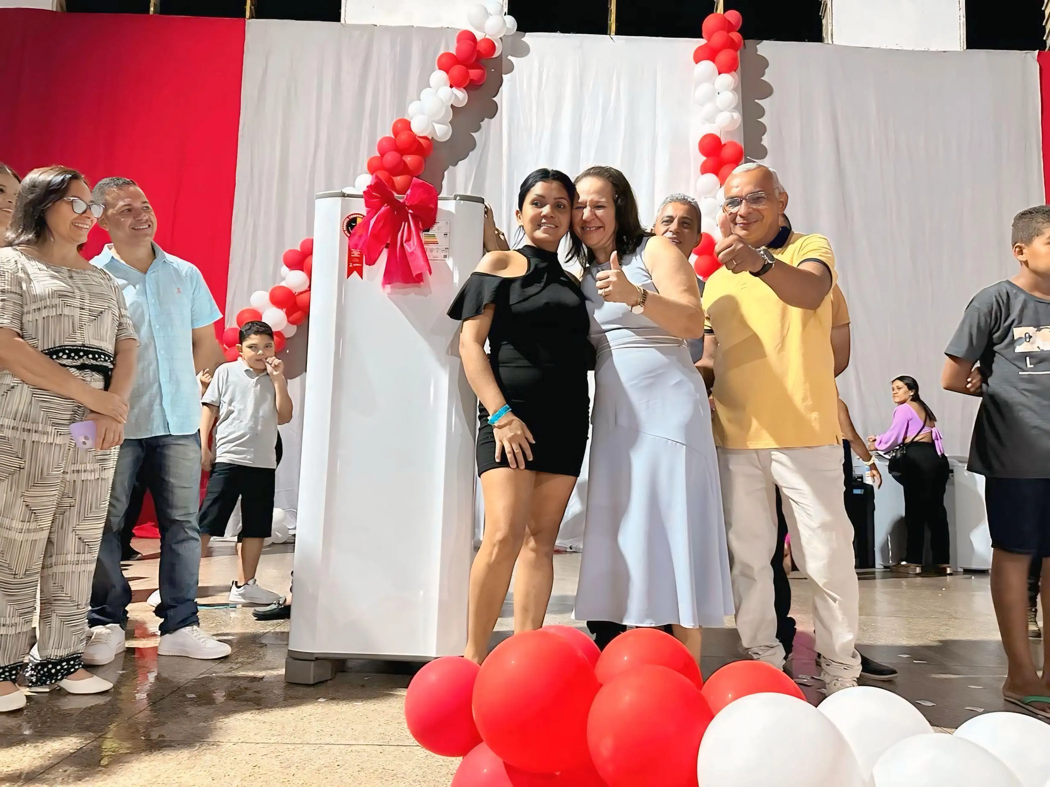 Galeria de imagens - Foto 19 da notícia: Prefeitura de Buriti Bravo celebra o Dia das Mães com grande festa e sorteio de prêmios