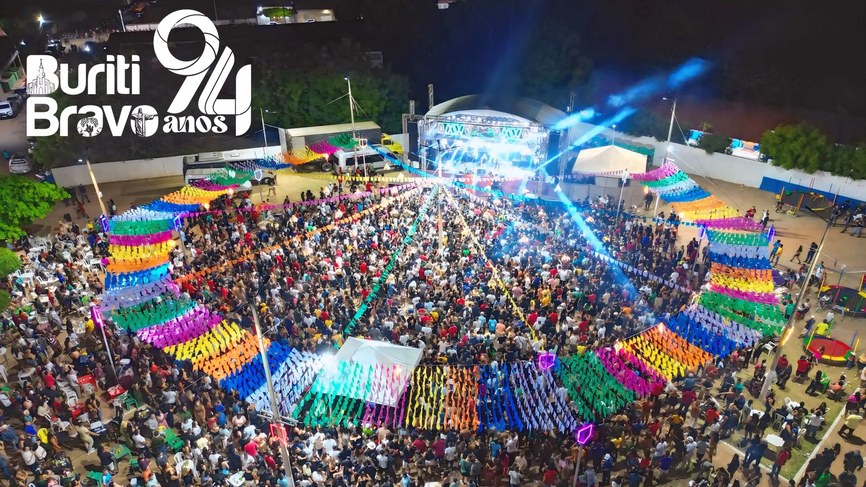 Galeria de imagens - Foto 1 da notícia: Buriti Bravo vibra ao som de Mano Walter na abertura dos 94 anos de emancipação