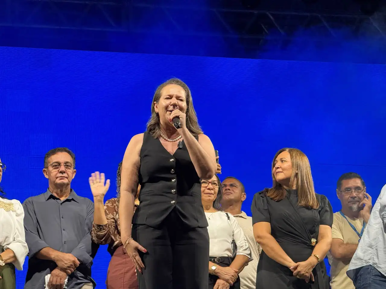 Foto 1 – Dia do Evangélico e Feirinha Bravense reúnem grande público em noite de fé, cultura e valorização local