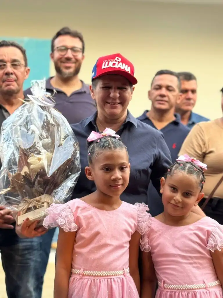 Galeria de imagens - Foto 12 da notícia: Prefeita Luciana Leocádio entrega UBS no Povoado Coluna e anuncia novos benefícios para Buriti Bravo