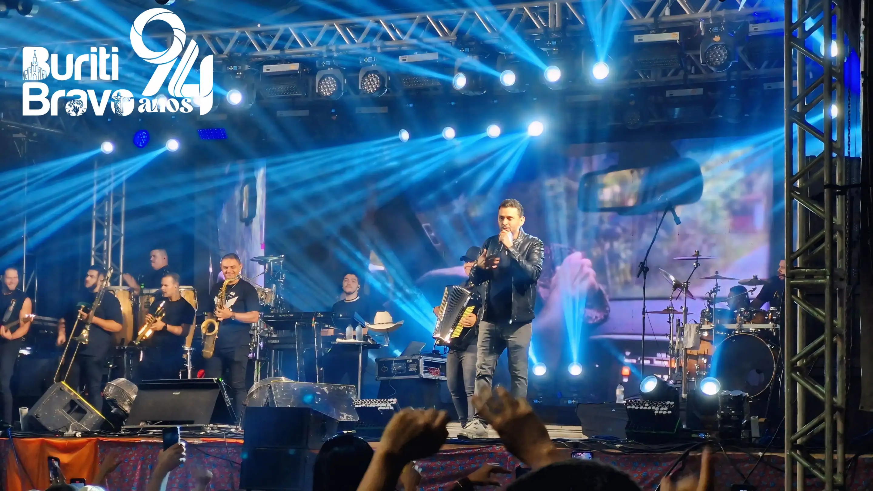 Galeria de imagens - Foto 7 da notícia: Buriti Bravo vibra ao som de Mano Walter na abertura dos 94 anos de emancipação