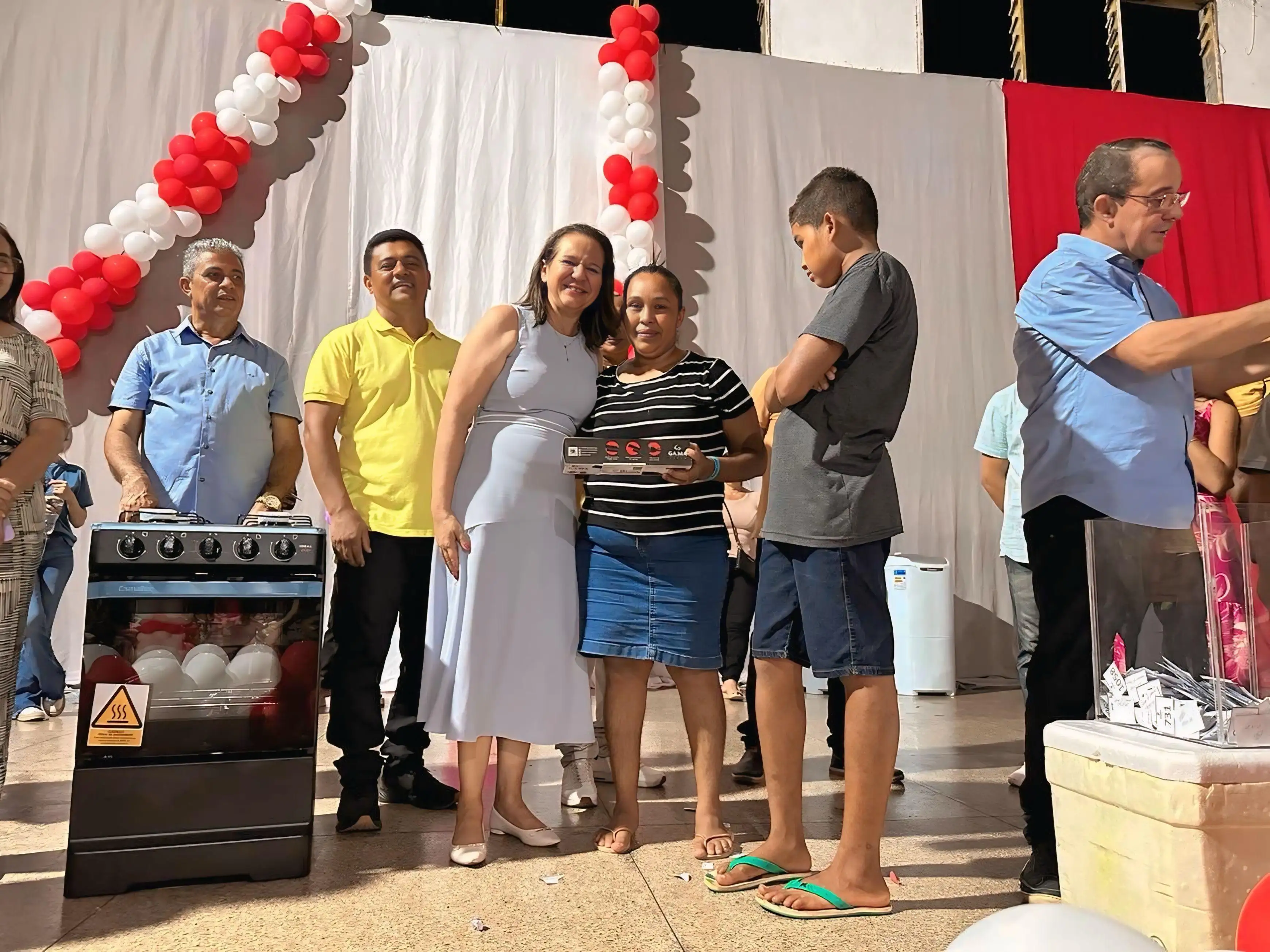 Galeria de imagens - Foto 3 da notícia: Prefeitura de Buriti Bravo celebra o Dia das Mães com grande festa e sorteio de prêmios