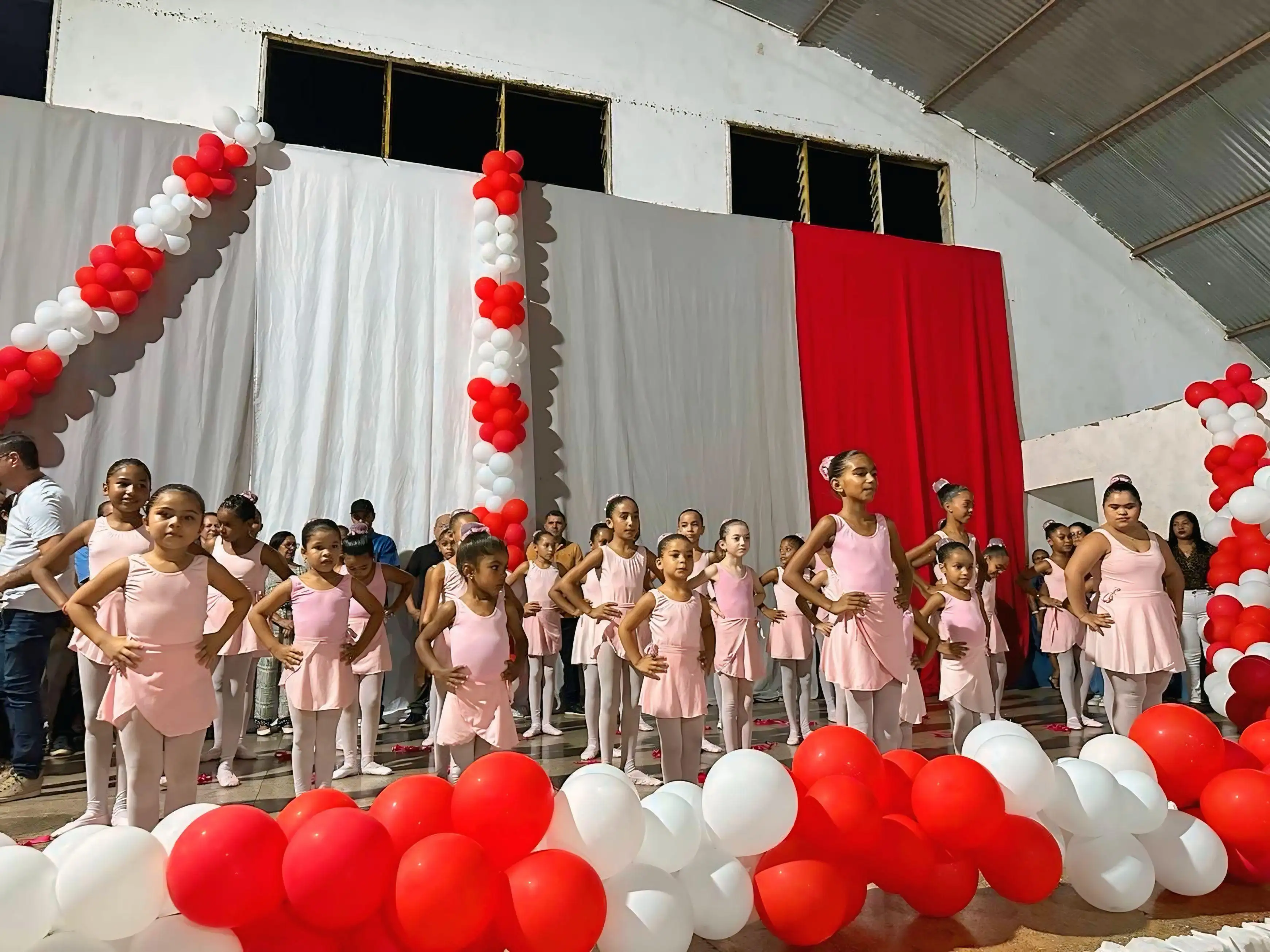 Galeria de imagens - Foto 5 da notícia: Prefeitura de Buriti Bravo celebra o Dia das Mães com grande festa e sorteio de prêmios
