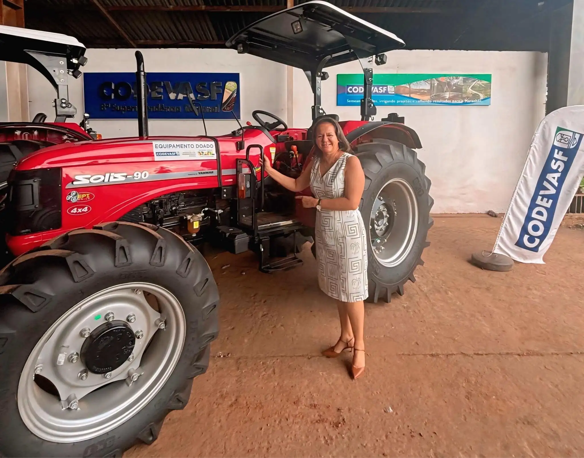 Galeria de imagens - Foto 2 da notícia: Senadora Eliziane Gama destina trator a Buriti Bravo e fortalece apoio à agricultura familiar